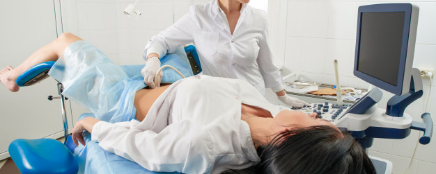 تصویر موضوعی از محیط معاینه و گفتوگوی سلامت زنان